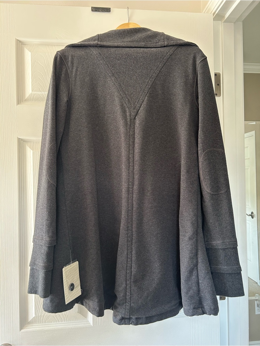 lululemon athletica Gratitude Wrap - Charcoal Grey NWT - Picture 3 of 11